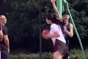 我猜想给野球场肘姐上对抗的吧友，应该有不少吧？